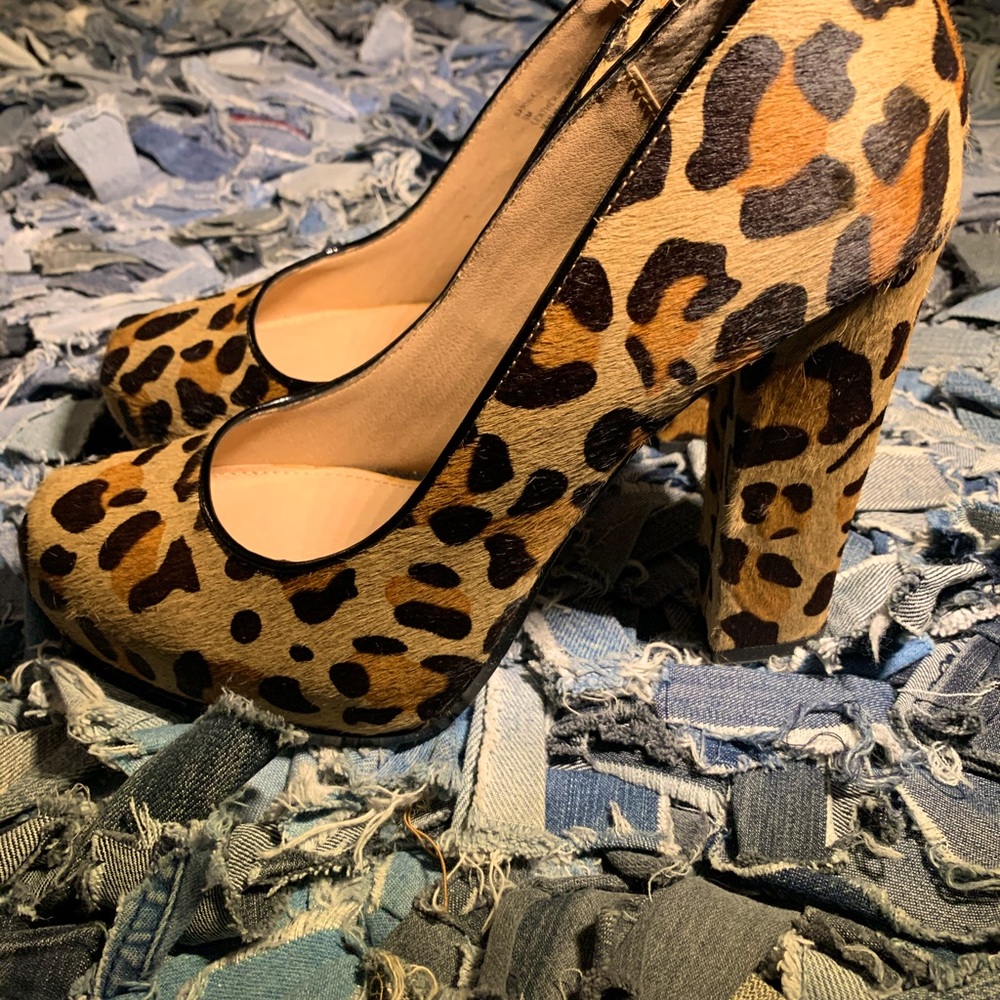 Steve Madden Leopard Print Pumps - Tan and Black - Picture 2 of 4